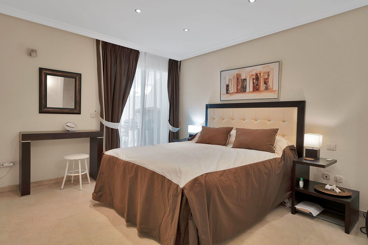 Apartment for sale in Estepona