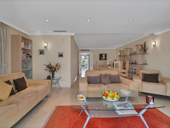 Apartment for sale in Estepona