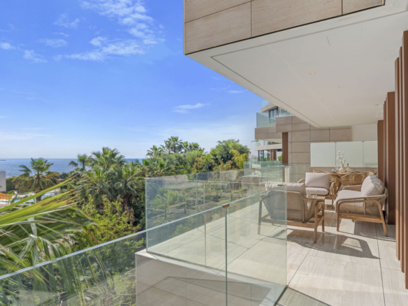 Apartment for sale in Estepona