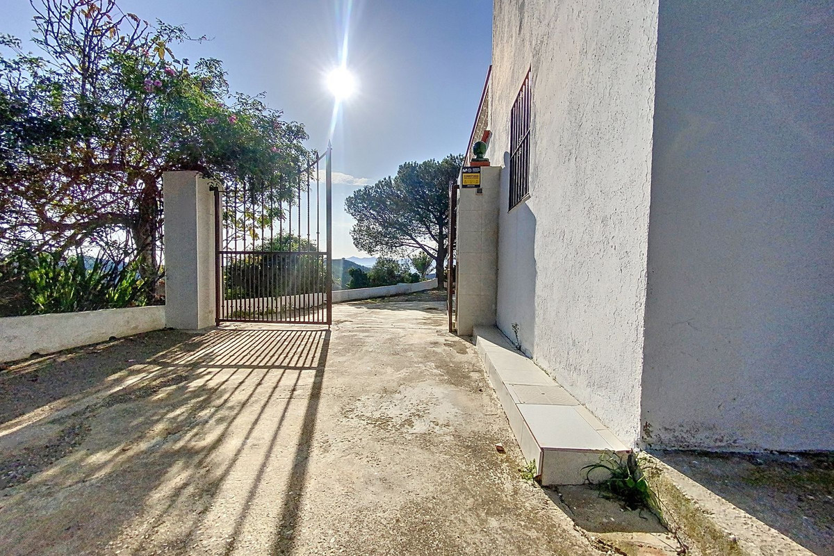 Finca for sale in Pizarra