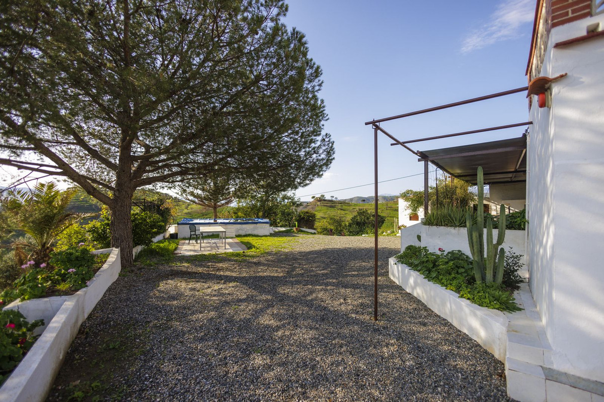 Finca for sale in Pizarra