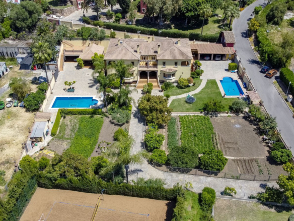 Villa for sale in Benahavís