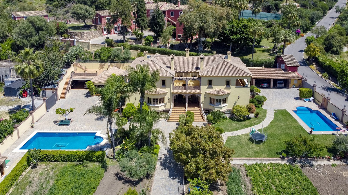 Villa for sale in Benahavís