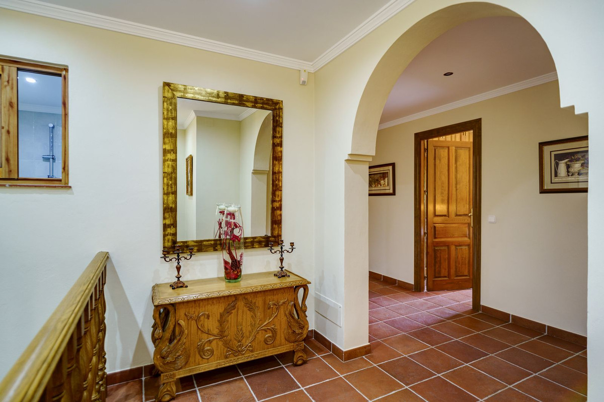 Villa for sale in Benahavís