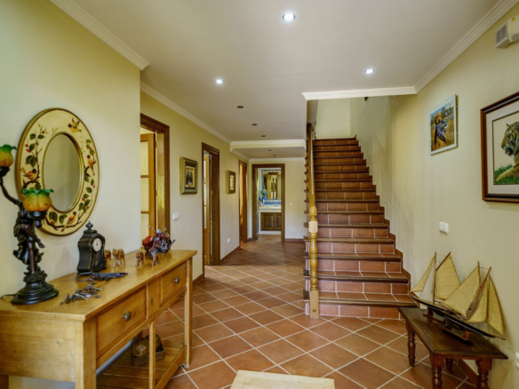 Villa for sale in Benahavís