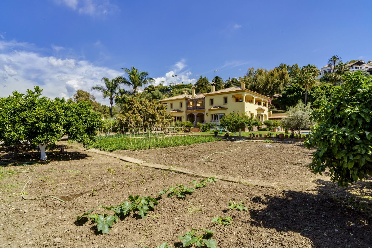 Villa for sale in Benahavís