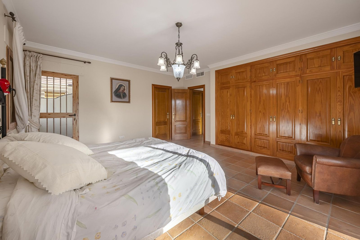 Villa for sale in Benahavís