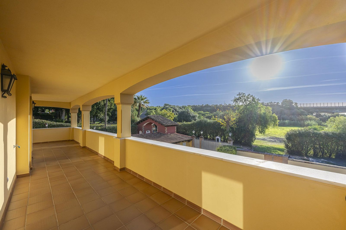 Villa for sale in Benahavís