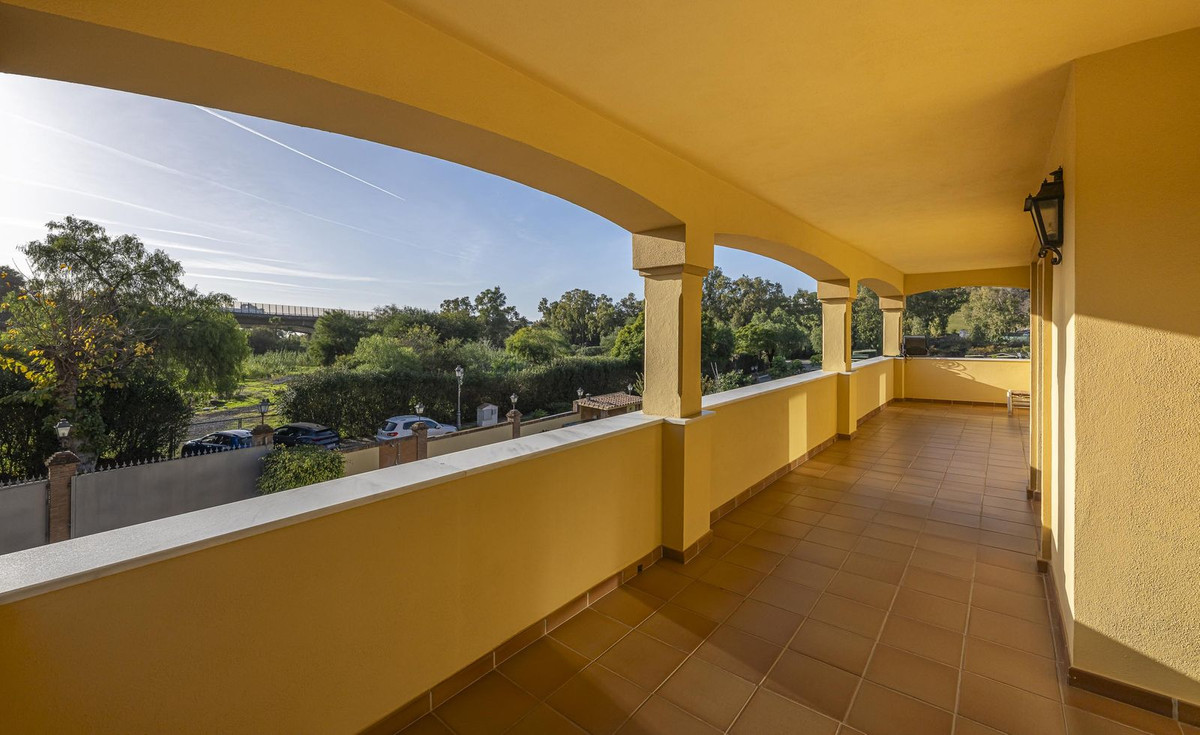 Villa for sale in Benahavís