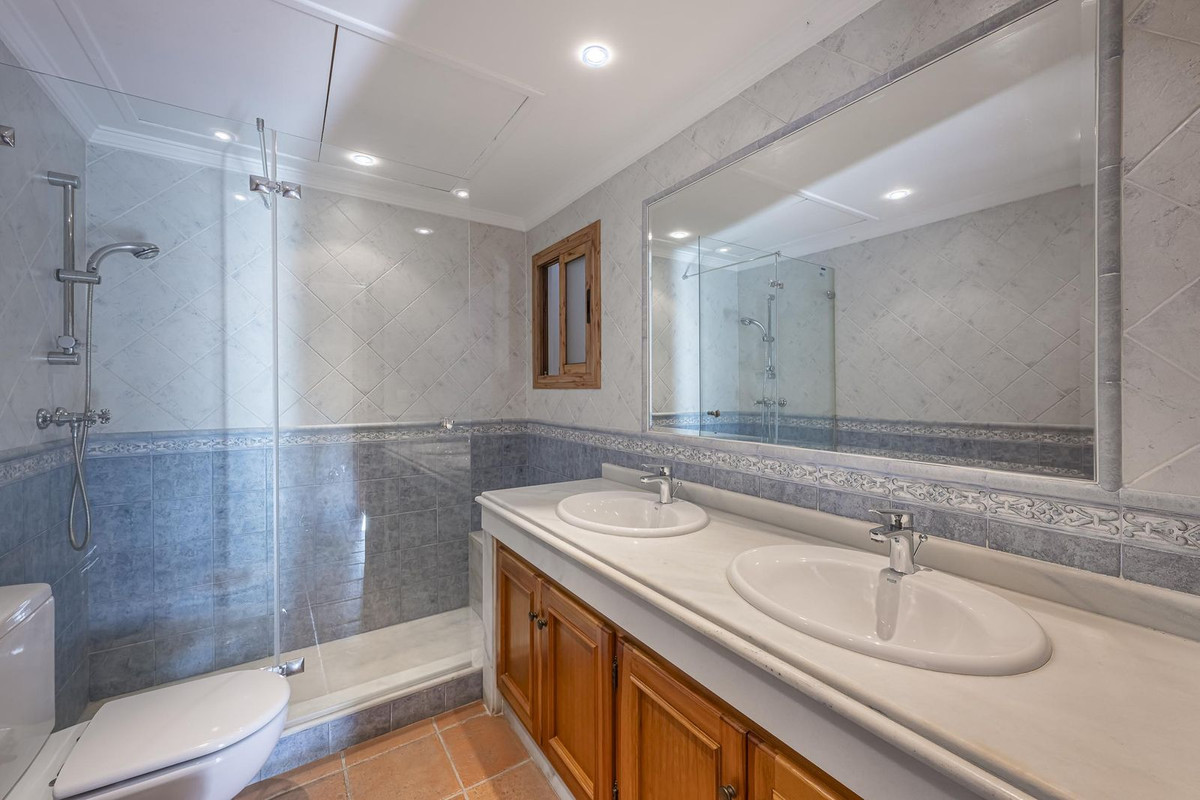 Villa for sale in Benahavís