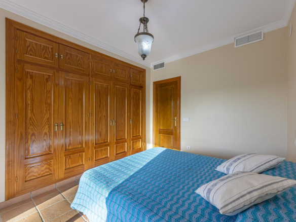 Villa for sale in Benahavís