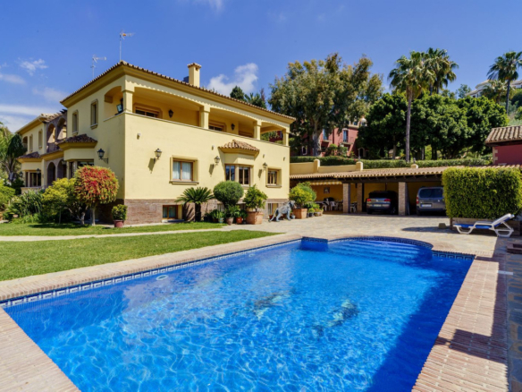 Villa for sale in Benahavís