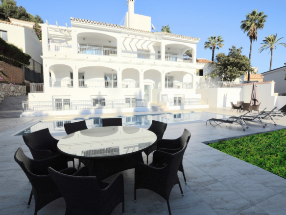 Villa for sale in Benalmadena