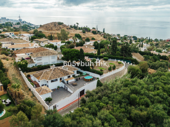 Villa for sale in Benalmadena