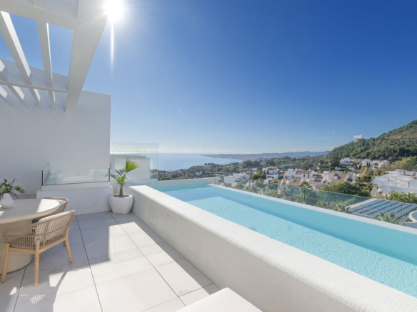 Villa for sale in Benalmadena