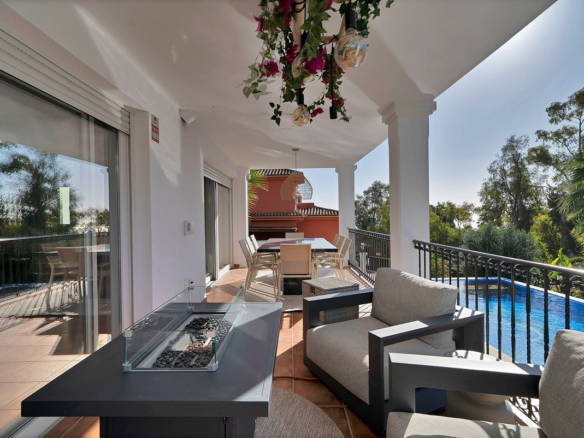 Villa for sale in Benalmadena