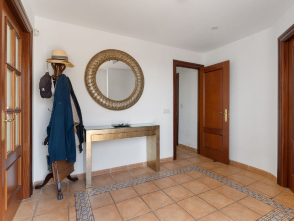 Villa for sale in Coín