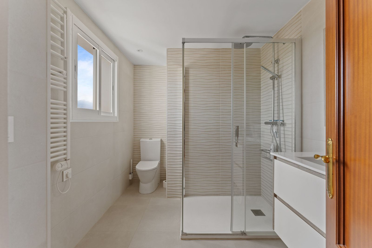 Villa for sale in Coín