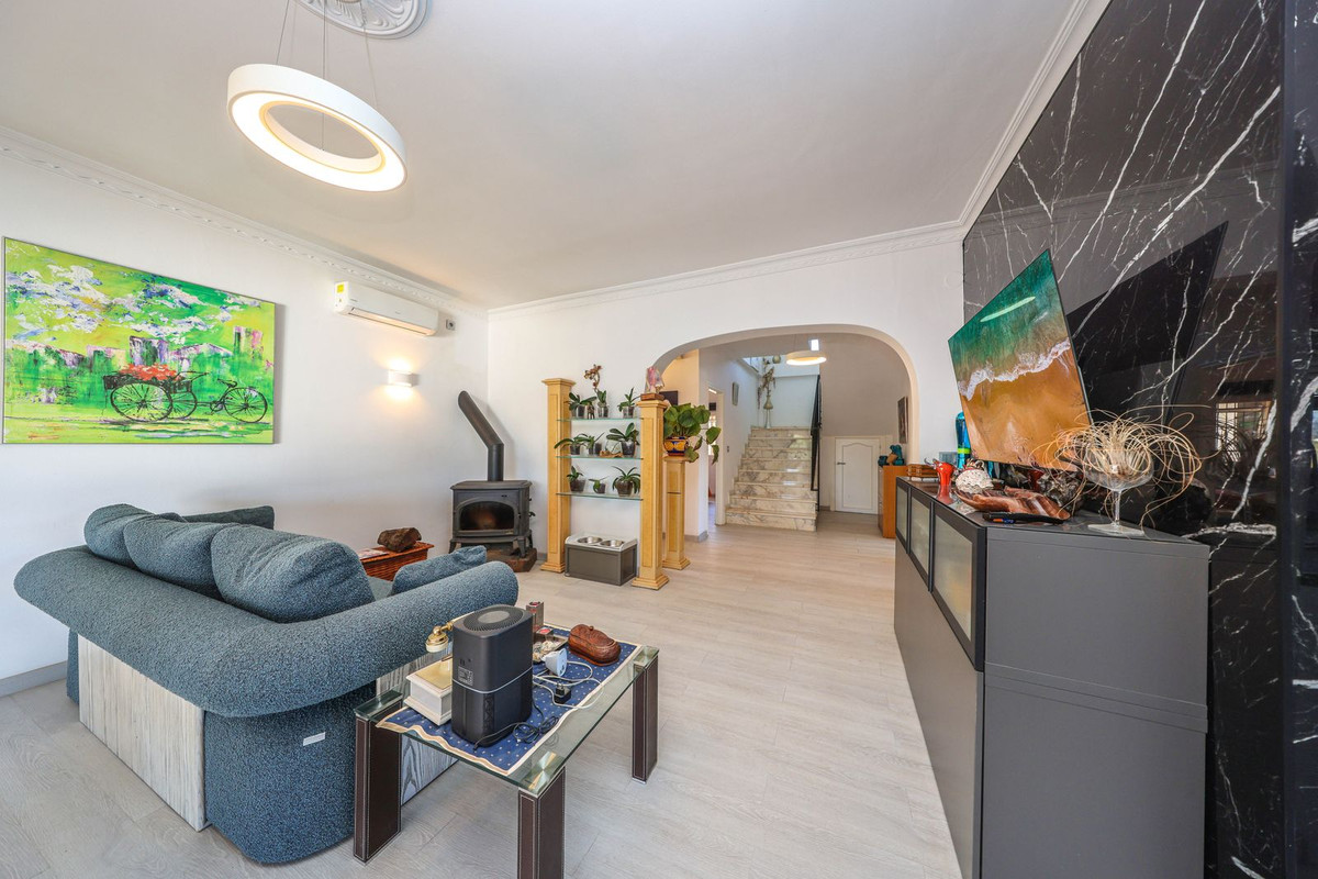 Villa for sale in Coín