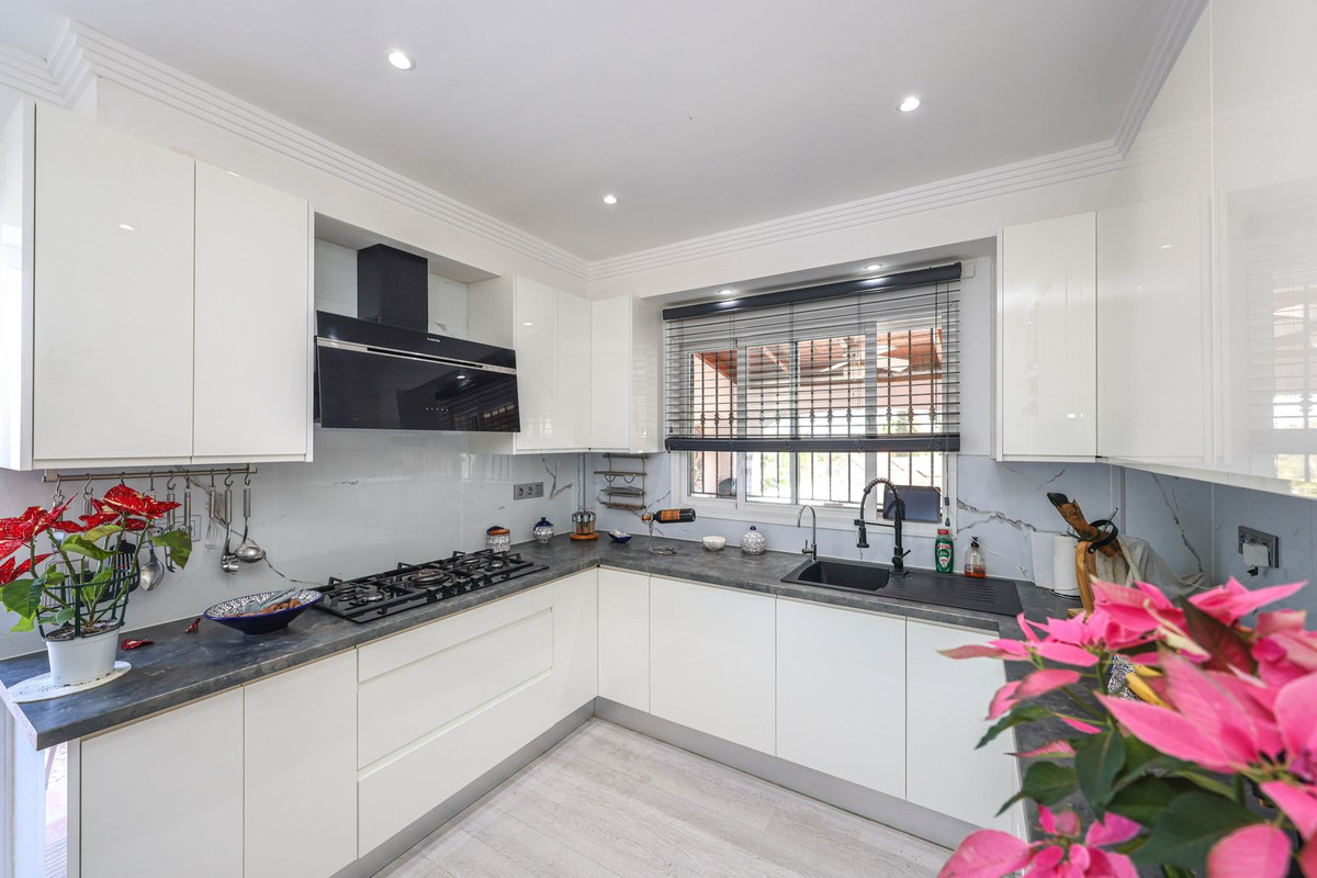 Villa for sale in Coín