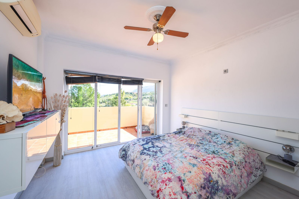 Villa for sale in Coín