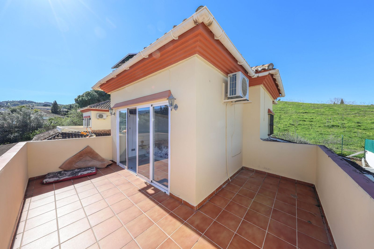 Villa for sale in Coín