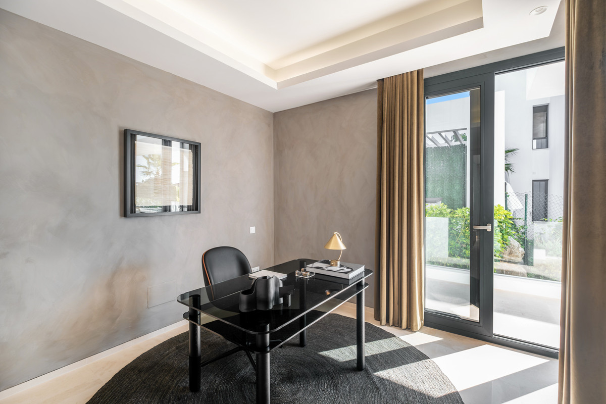 Villa for sale in Estepona