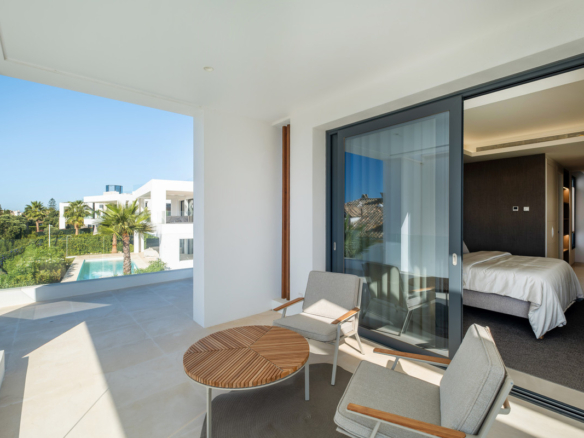 Villa for sale in Estepona