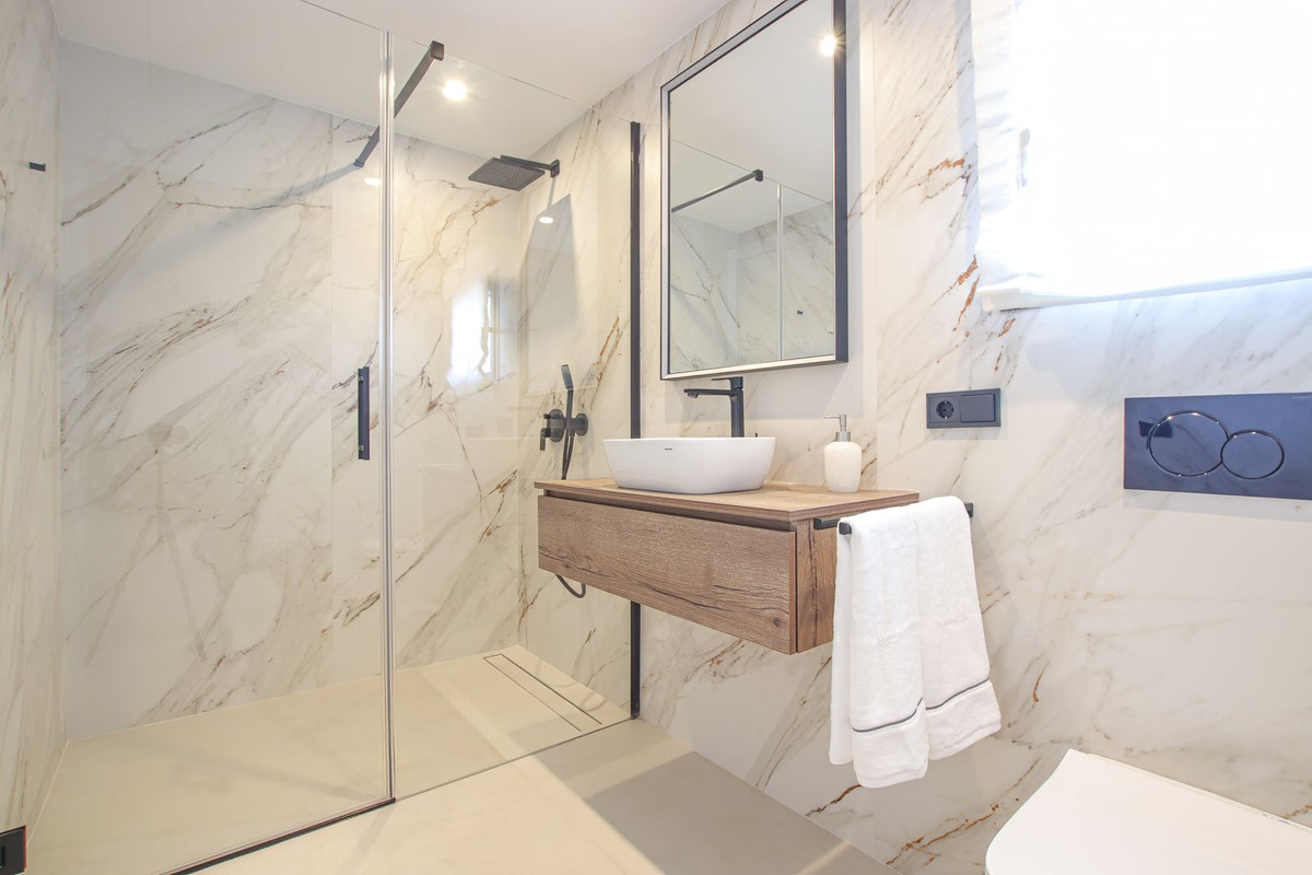 Villa for sale in Estepona