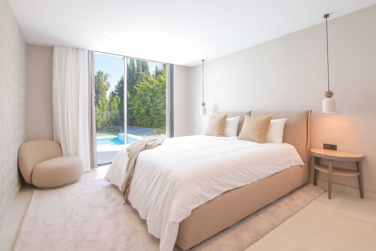 Villa for sale in Estepona