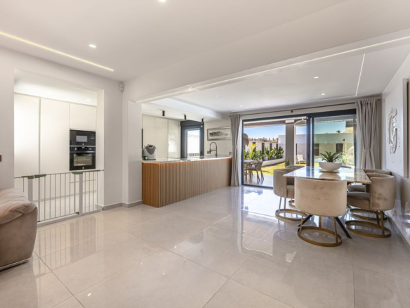 Villa for sale in Estepona