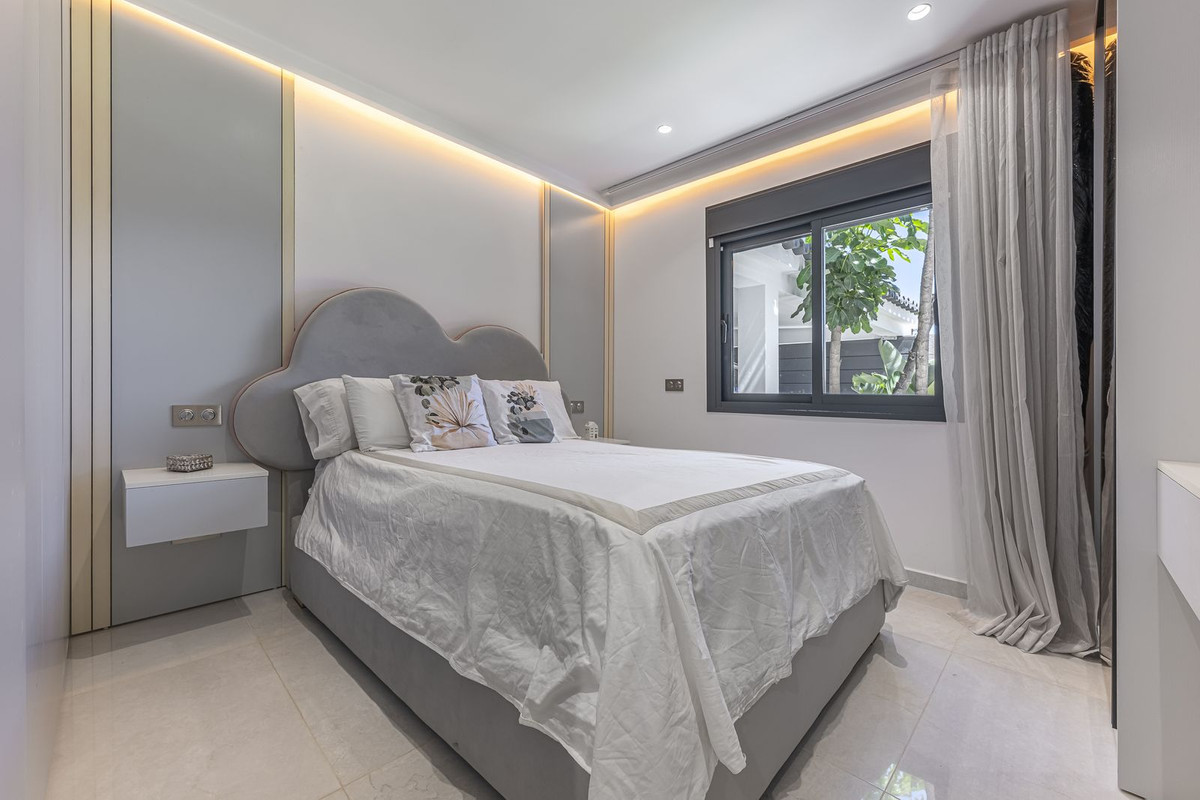 Villa for sale in Estepona