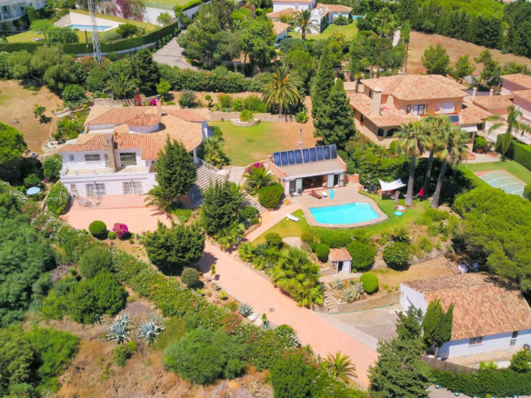 Villa for sale in Estepona