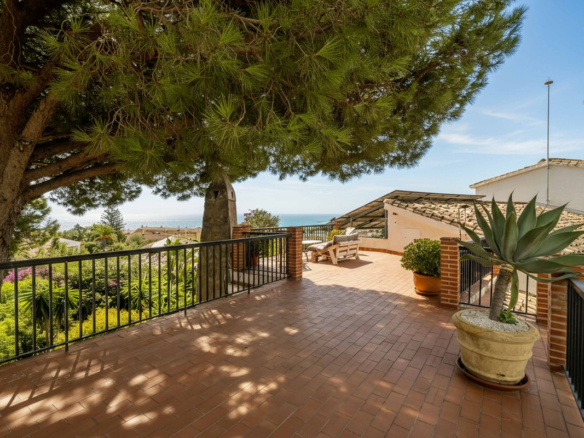 Villa for sale in Fuengirola