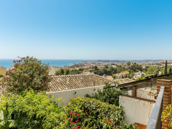 Villa for sale in Fuengirola