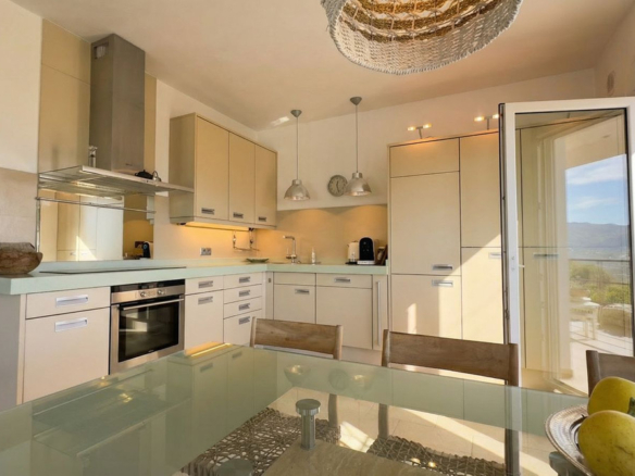 Villa for sale in Guaro