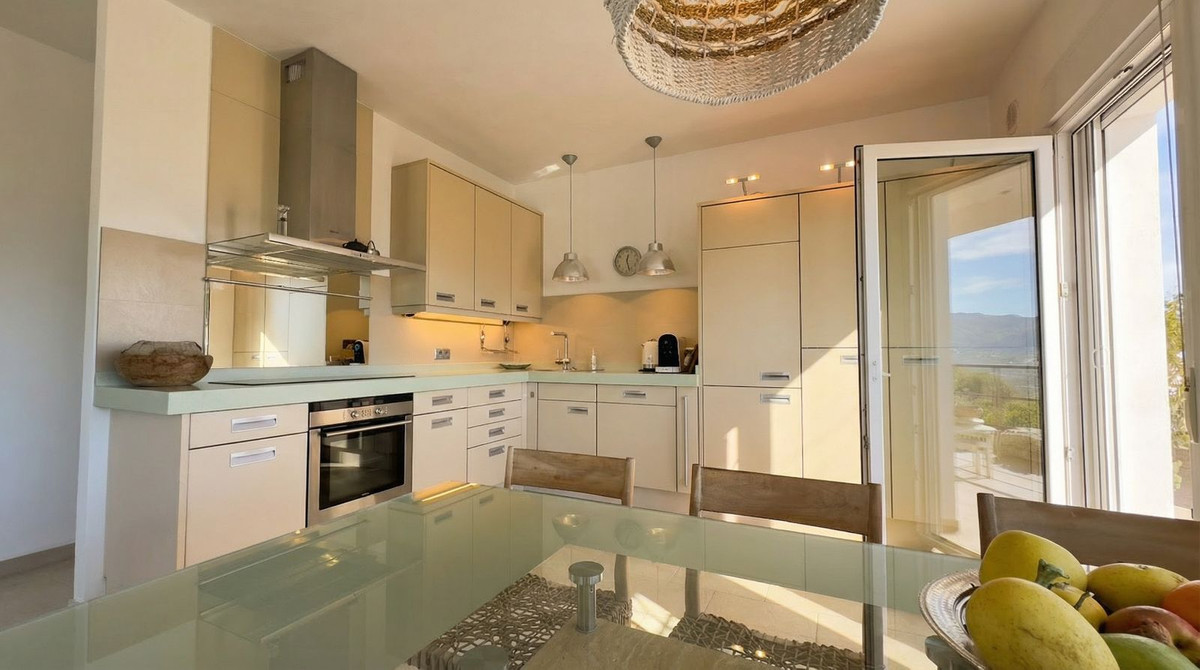 Villa for sale in Guaro