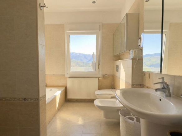 Villa for sale in Guaro