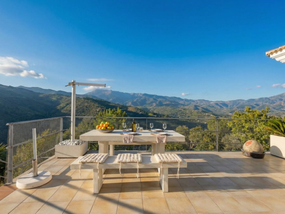 Villa for sale in Guaro