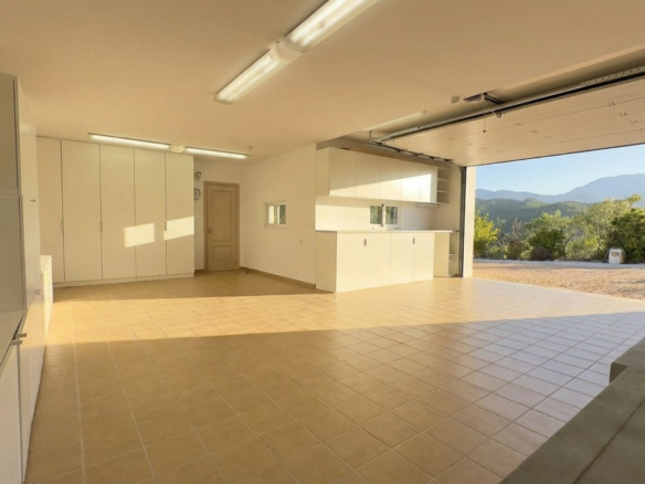 Villa for sale in Guaro