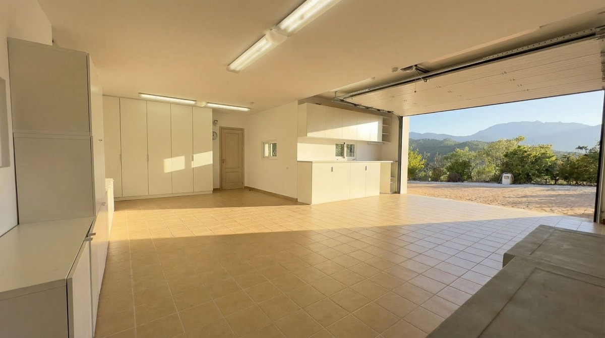 Villa for sale in Guaro