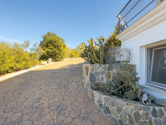 Villa for sale in Guaro