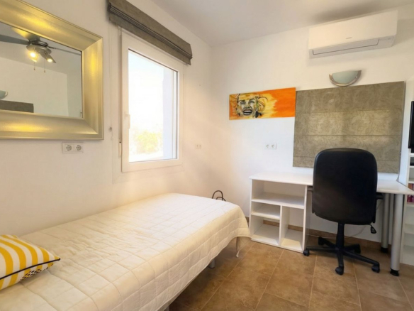 Villa for sale in Guaro