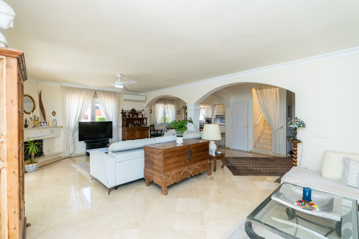 Villa for sale in Mijas