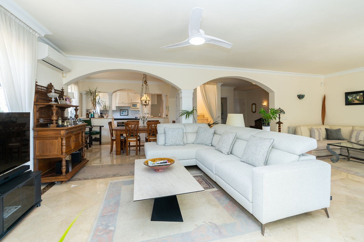 Villa for sale in Mijas