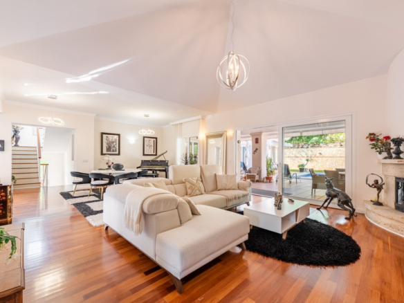 Villa for sale in Mijas