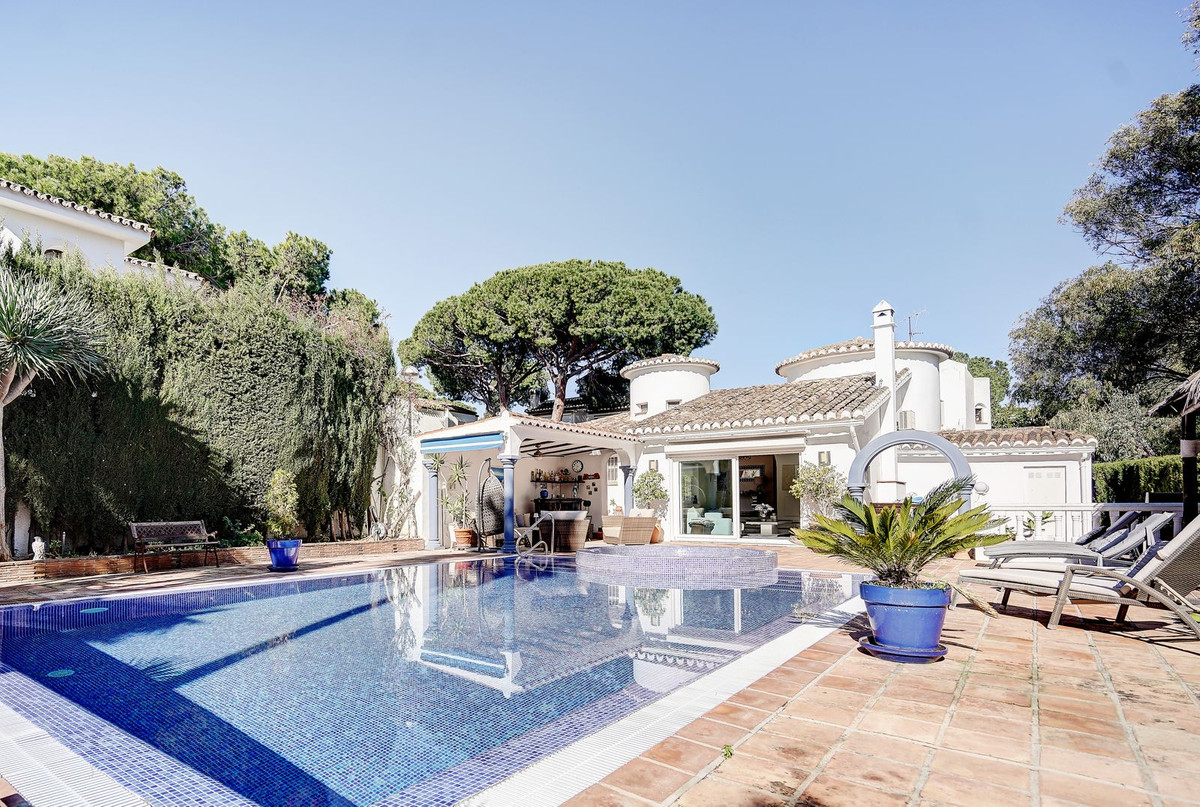 Villa for sale in Mijas