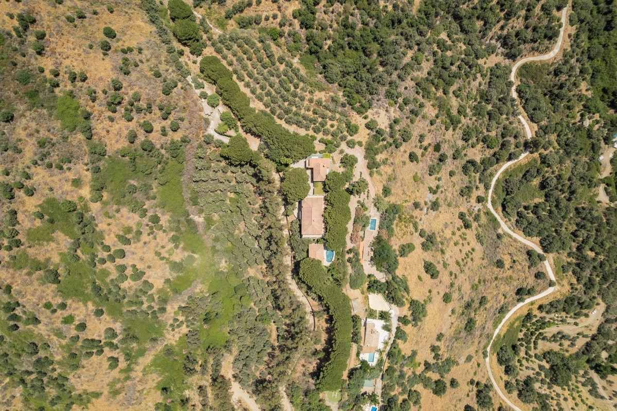 Villa for sale in Ojén