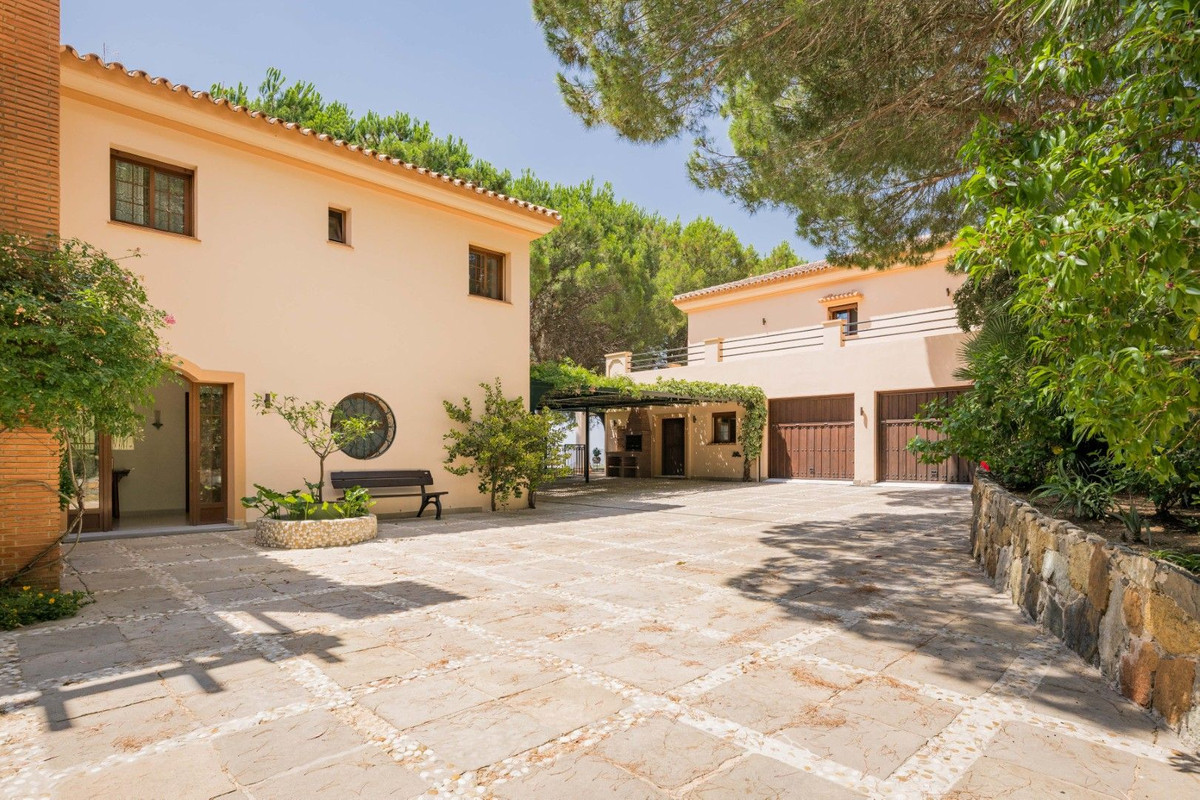 Villa for sale in Ojén