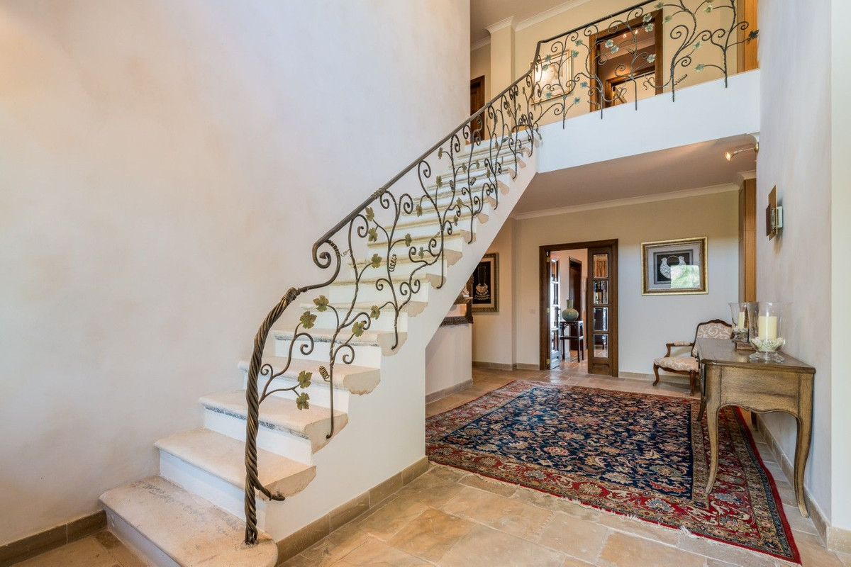 Villa for sale in Ojén